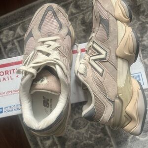 New Balance 9060 Women's Shoes in Tan and Gray